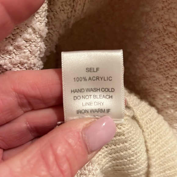 Cream light weight sweater - Picture 7 of 10